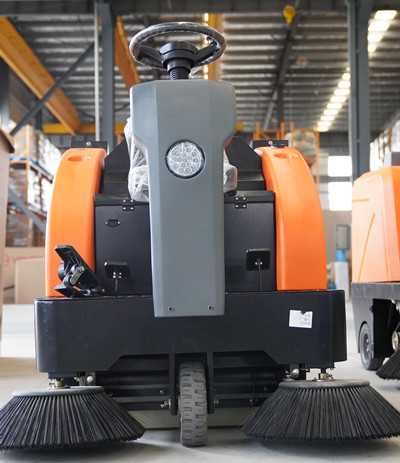 榮事達RS-DS120小型駕駛式掃地機適合在學校使用 榮事達RS-DS120小型駕駛式掃地機適合在學校使用.jpg